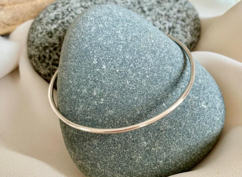 Once upon a wire plain polished bangle