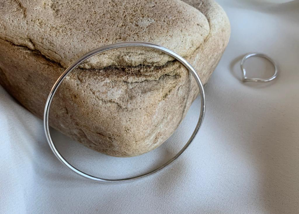 Once upon a wire plain polished bangle